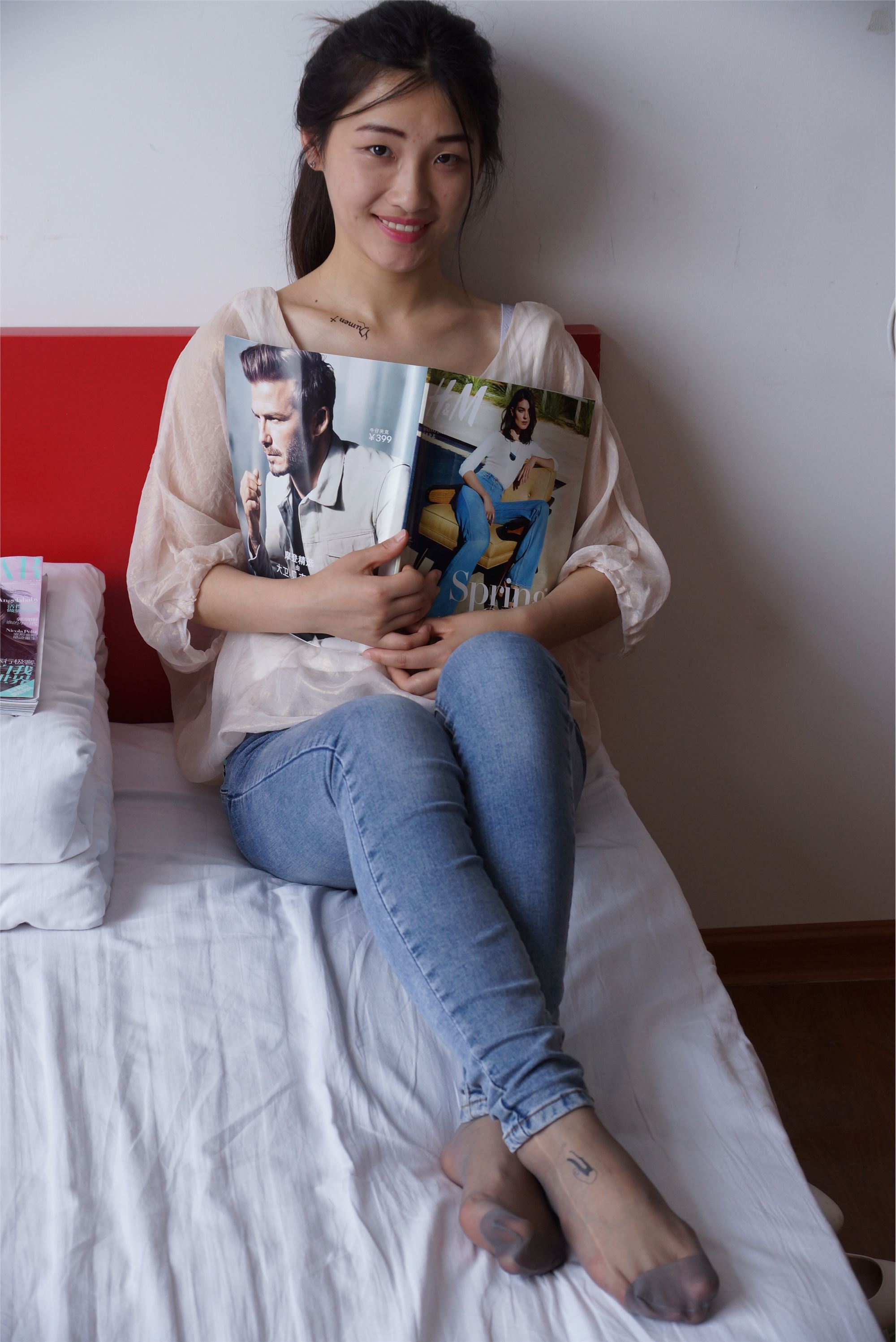 自由摄影 No.005 惬意的周末经典短灰丝陪你看看书